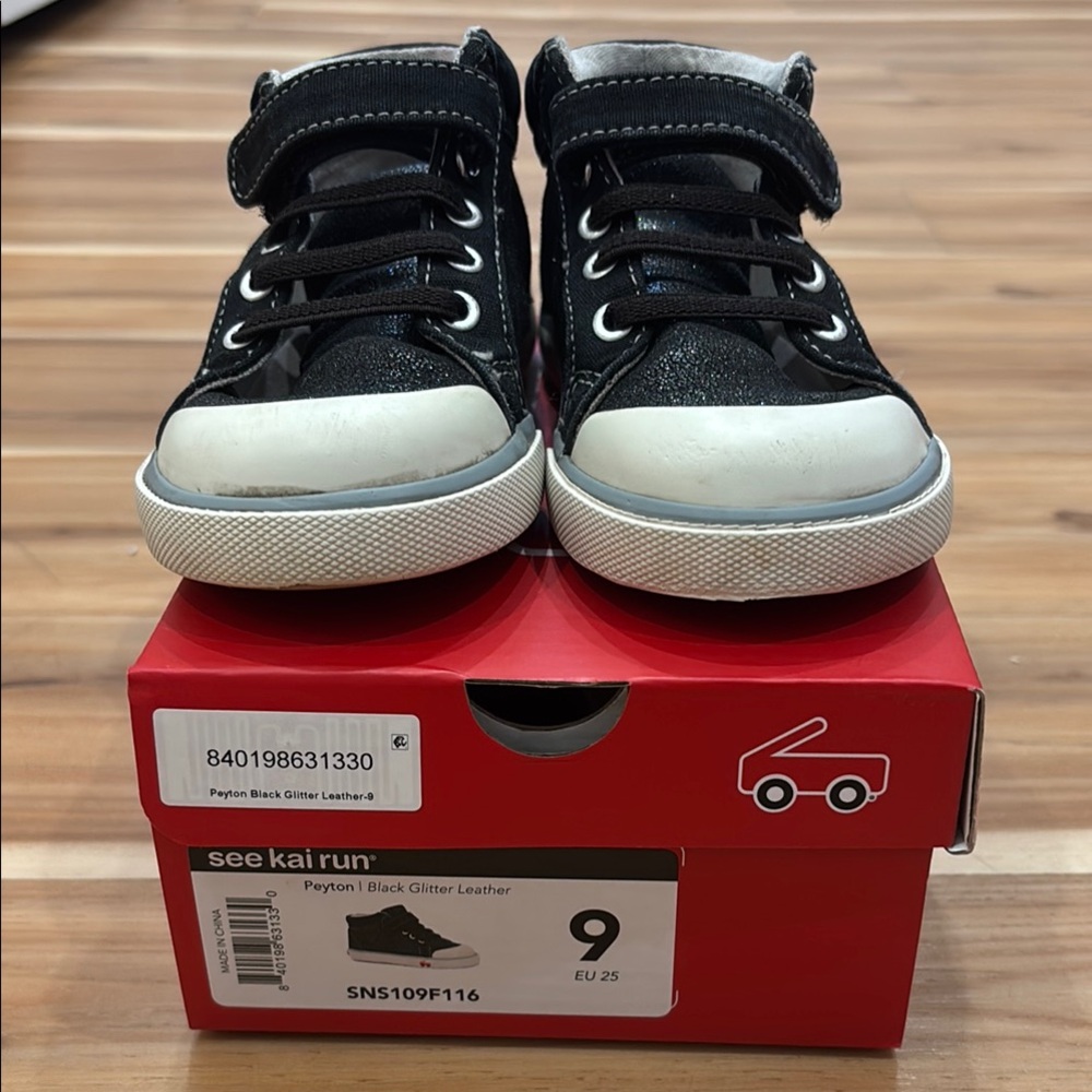 See Kai Run Peyton Sparkly Leather  Sz 9